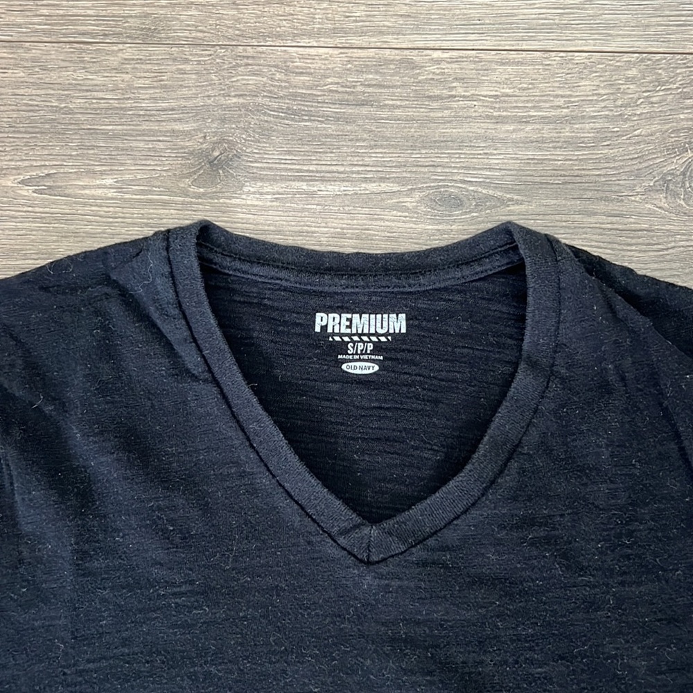 Men’s Old Navy V-Neck T-Shirt (Black) - Picture 2 of 4